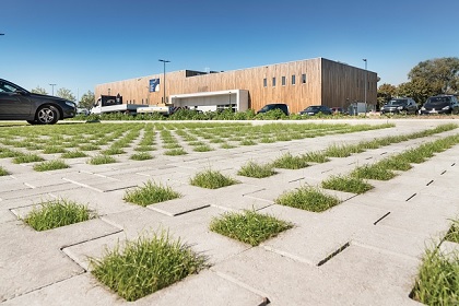 Square Cross zorgt voor groene parkeerplaats