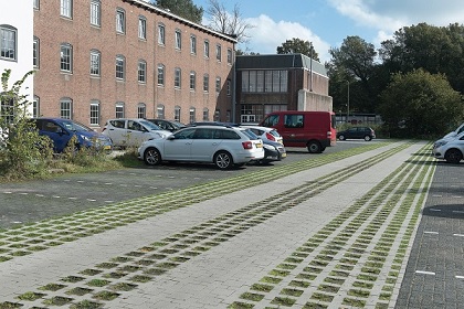 Groene rijstroken met Square Cross graskeien
