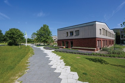 Penta stenen in parkachtig landschap De Tirrel