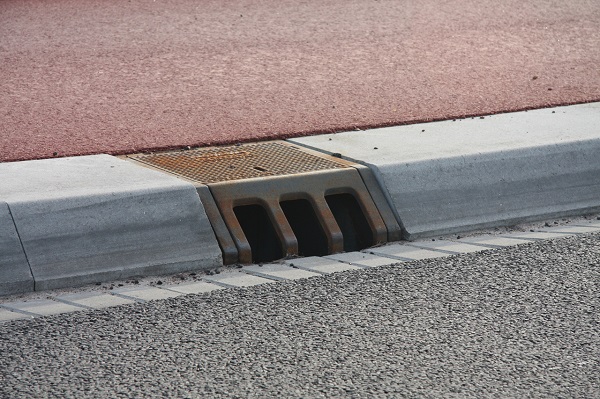 verhoogde rijbaanscheiding