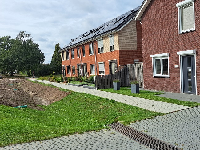 Waterafvoer van de weg naar Wadi