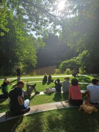 Zitelementen in amfitheater stadspark